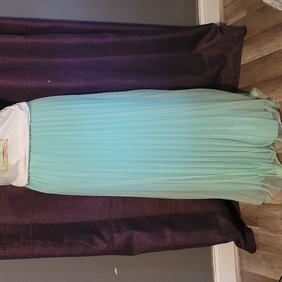 Tshirt and skirt - Picture 2 of 3